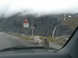 Trollstien er lidt stejl. 10% fald og low gear